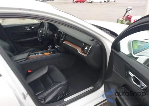 2021 Volvo S60 T5 Momentum z USA, uszkodzony, nr VIN 7JR102FK5MG091631